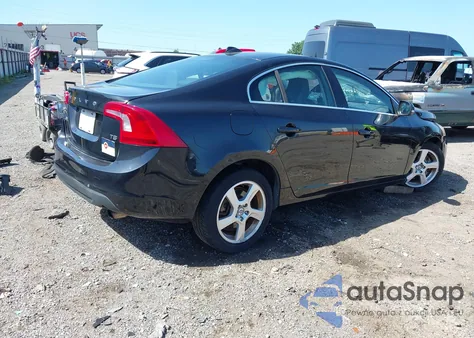 2012 Volvo S60 T5 z USA, uszkodzony, nr VIN YV1622FSXC2145297